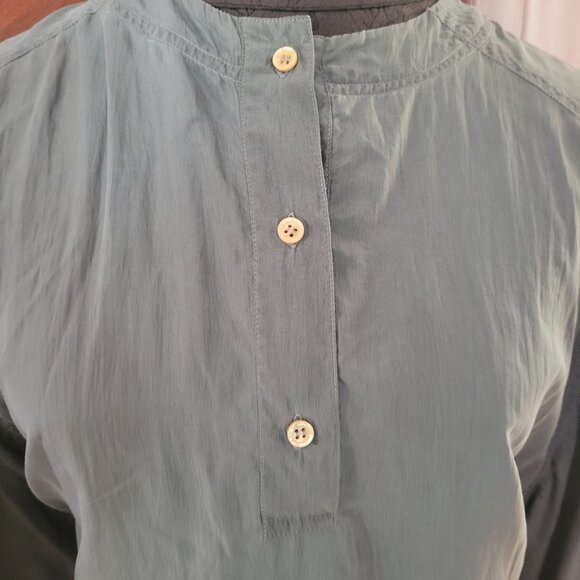 Sunny Leigh Gray Button-Down Tunic Shirt M 100% Silk Lightweight Long Sleeve - Picture 2 of 6